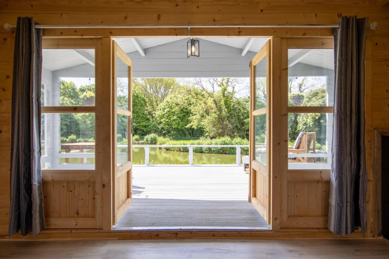 Choller Lake Lodges - Primrose Cabin With Private Hot Tub Αρουντέλ Εξωτερικό φωτογραφία