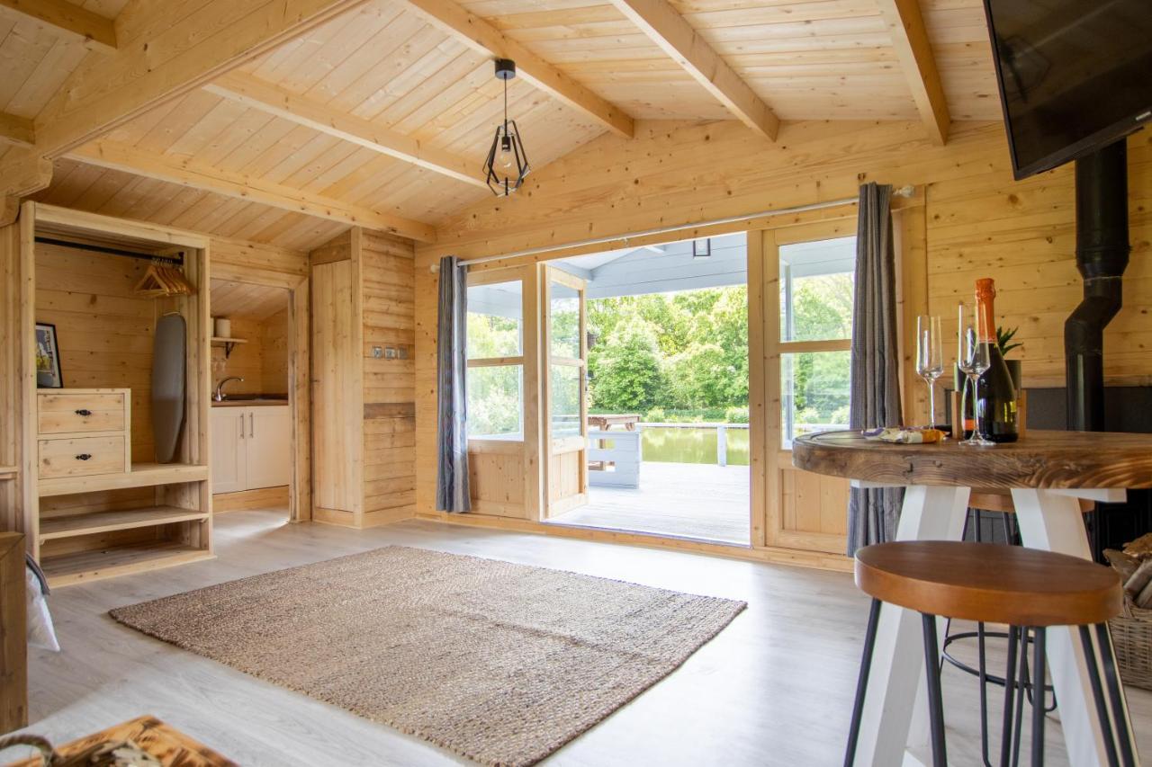 Choller Lake Lodges - Primrose Cabin With Private Hot Tub Αρουντέλ Εξωτερικό φωτογραφία