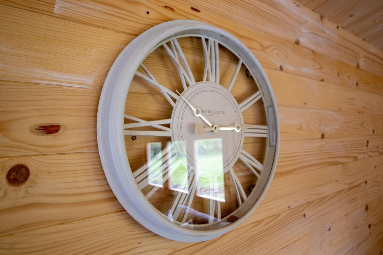 Choller Lake Lodges - Primrose Cabin With Private Hot Tub Αρουντέλ Εξωτερικό φωτογραφία