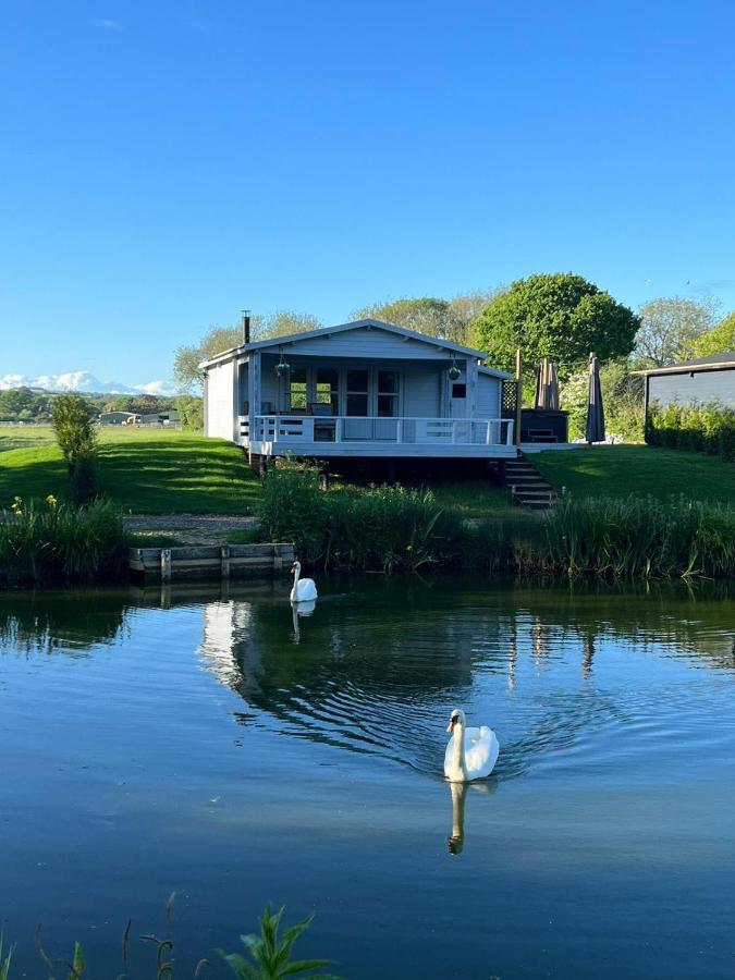 Choller Lake Lodges - Primrose Cabin With Private Hot Tub Αρουντέλ Εξωτερικό φωτογραφία