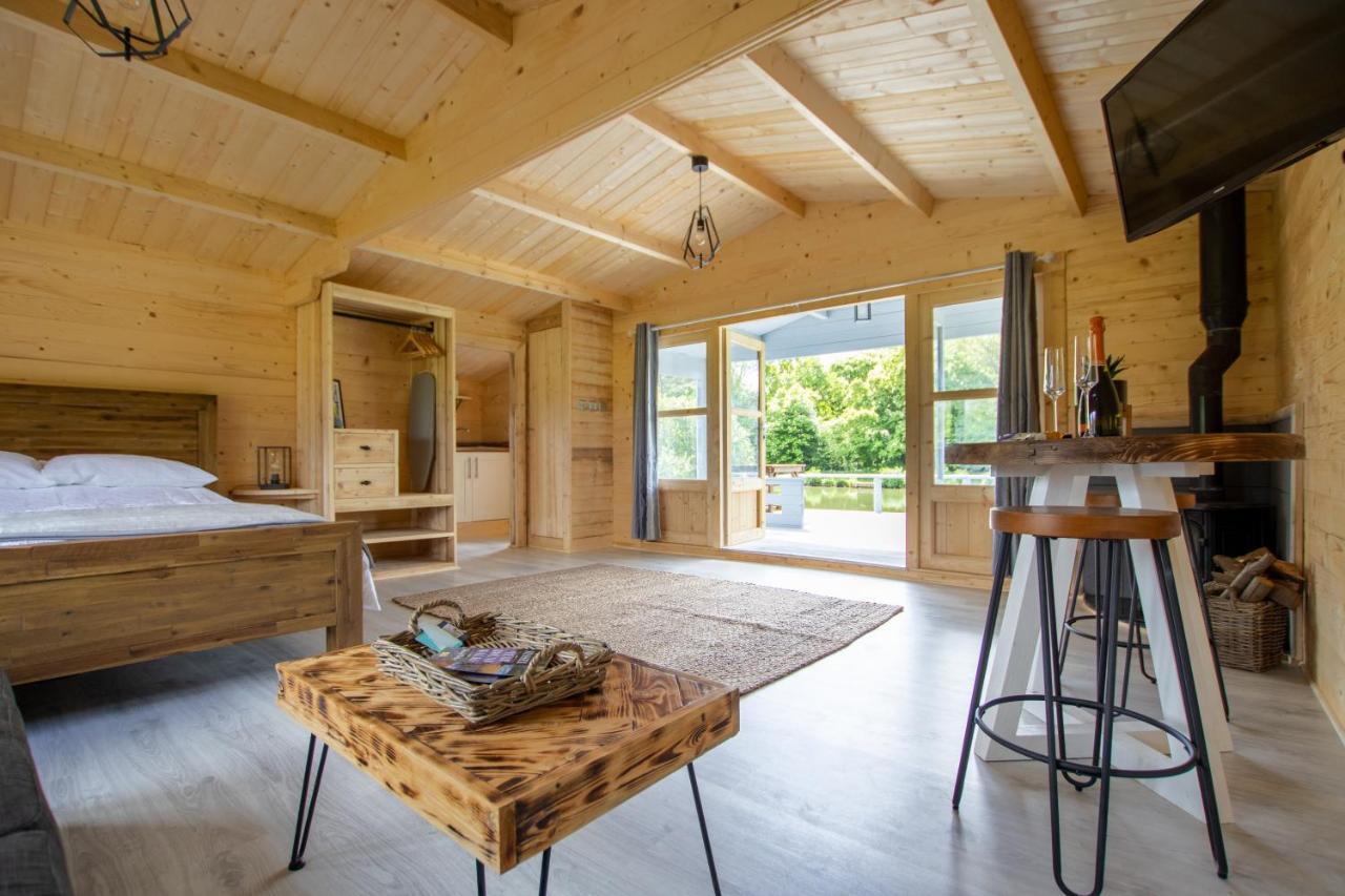 Choller Lake Lodges - Primrose Cabin With Private Hot Tub Αρουντέλ Εξωτερικό φωτογραφία