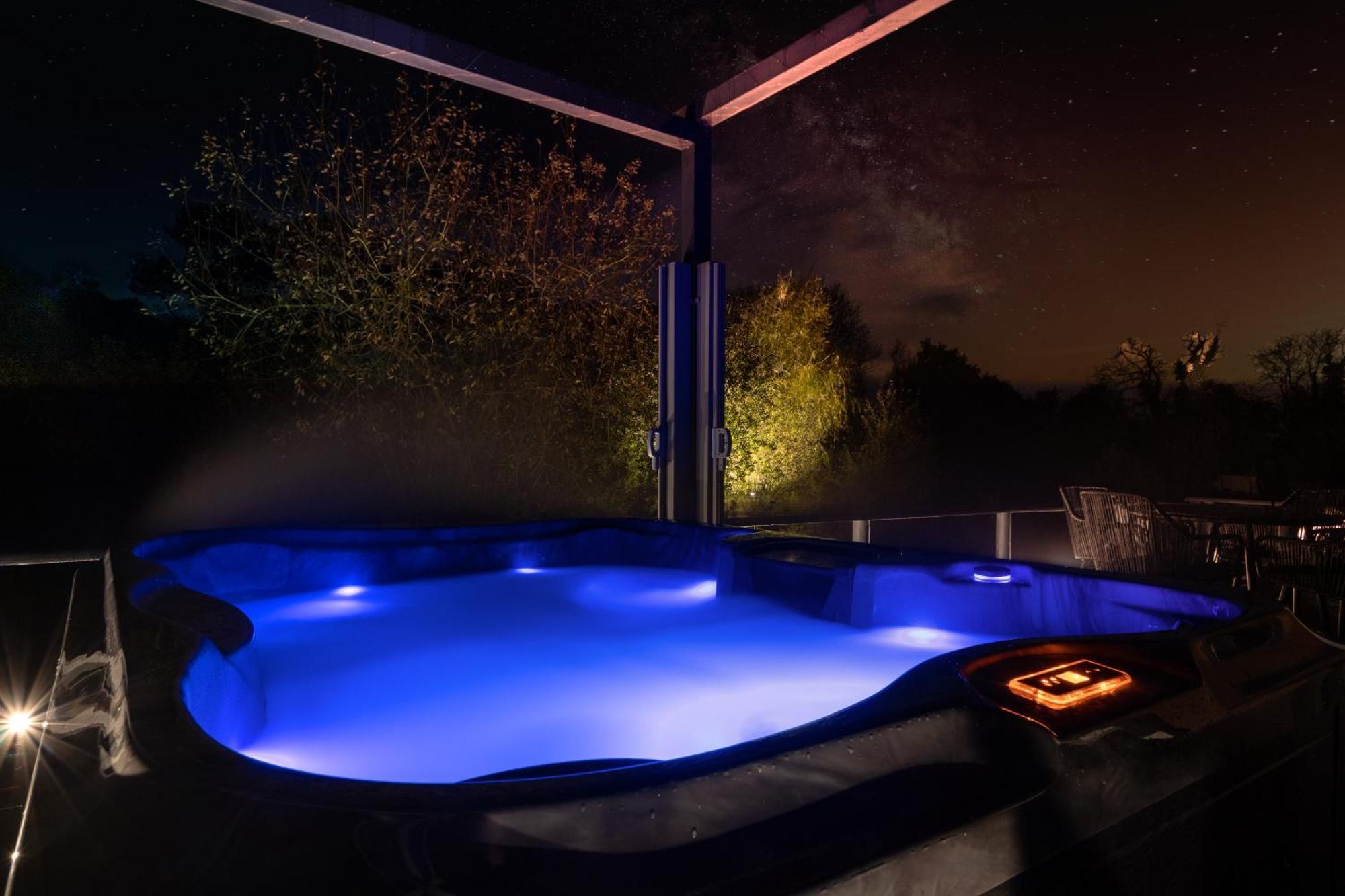 Choller Lake Lodges - Primrose Cabin With Private Hot Tub Αρουντέλ Εξωτερικό φωτογραφία